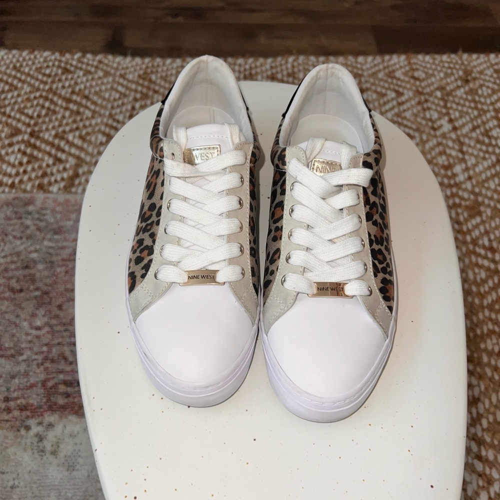 Ladies sneakers by Nine West. Gently Used in great shape! 8.5M, Leopard print.